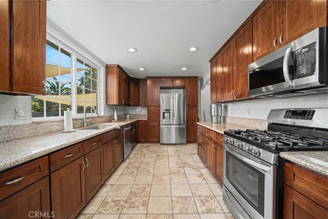 408 S Rodilee Avenue, West Covina, CA 91791 — photo 14 of 39