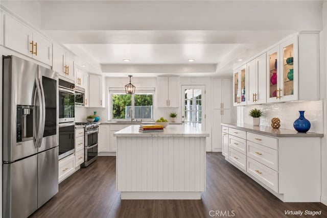 22388 Algunas Road, Woodland Hills, CA 91364 — photo 12 of 42