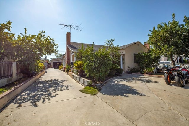 7731 Klump, Los Angeles, CA 91352 — photo 2 of 23