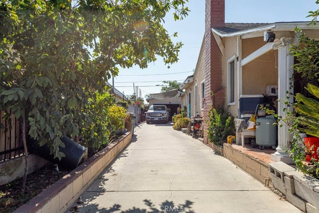 7731 Klump, Los Angeles, CA 91352 — photo 3 of 23