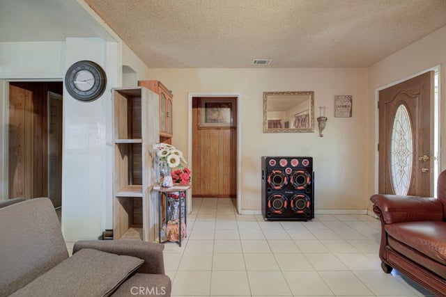 7731 Klump, Los Angeles, CA 91352 — photo 6 of 23
