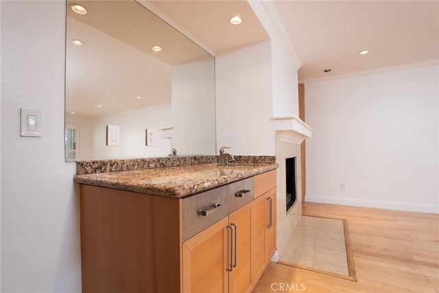 4536 Colbath Avenue 102, Sherman Oaks, CA 91423 — photo 14 of 29