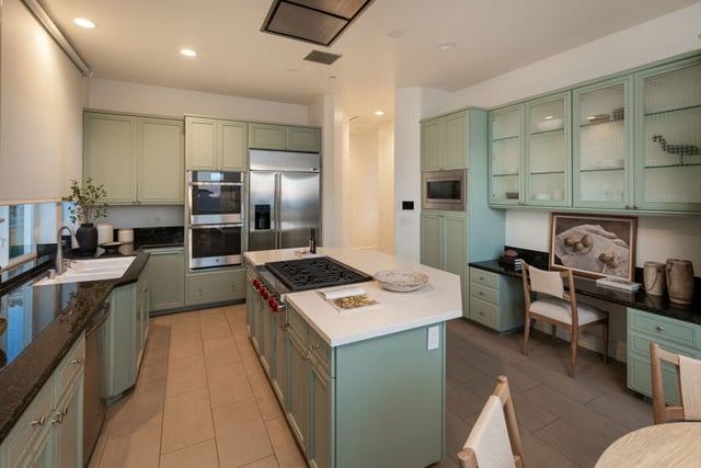 16658 Calle Brittany, Pacific Palisades, CA 90272 — photo 11 of 43
