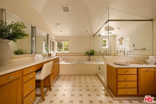 159 N Cliffwood Avenue, Los Angeles, CA 90049 — photo 15 of 25