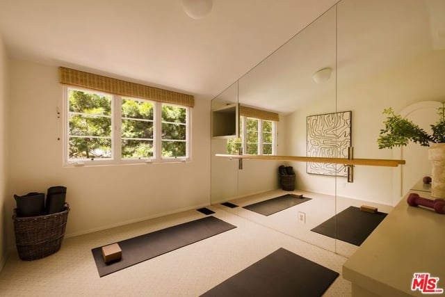 159 N Cliffwood Avenue, Los Angeles, CA 90049 — photo 18 of 25