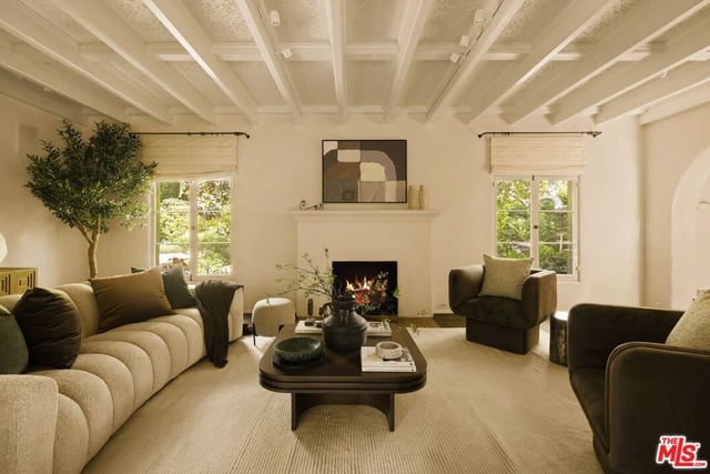 159 N Cliffwood Avenue, Los Angeles, CA 90049 — photo 5 of 25
