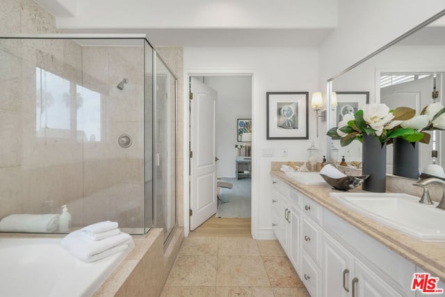 11723 Mayfield Avenue 4, Los Angeles, CA 90049 — photo 12 of 31