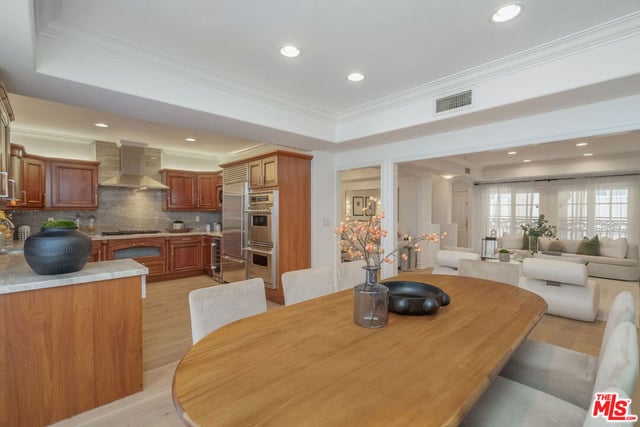 11723 Mayfield Avenue 4, Los Angeles, CA 90049 — photo 4 of 31