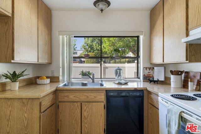 18515 Mayall Street K, Los Angeles, CA 91324 — photo 12 of 31
