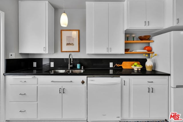 5226 Village Green, Los Angeles, CA 90016 — photo 7 of 38