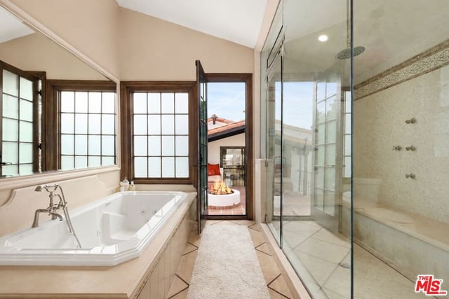 402 11th Street, Santa Monica, CA 90402 — photo 23 of 34