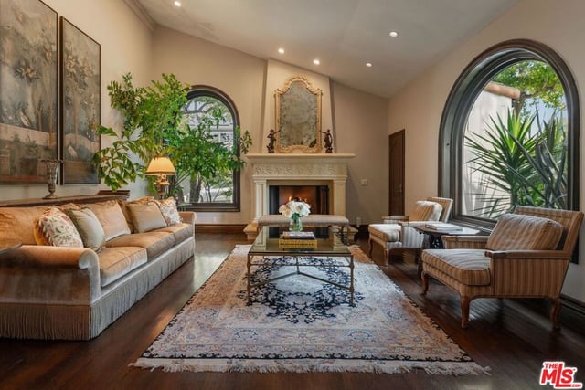 402 11th Street, Santa Monica, CA 90402 — photo 4 of 34