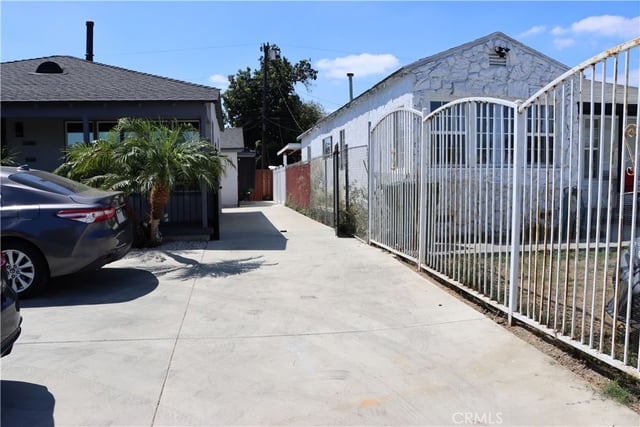 1126 E 106th Street, Los Angeles, CA 90002 — photo 6 of 42