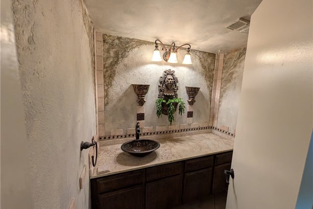 25255 Avenida Dorena, Newhall, CA 91321 — photo 11 of 30