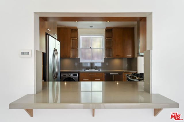 15222 1/2 Dickens Street, Los Angeles, CA 91403 — photo 20 of 53