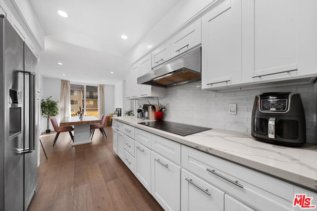 11970 Montana Avenue 207, Los Angeles, CA 90049 — photo 11 of 23