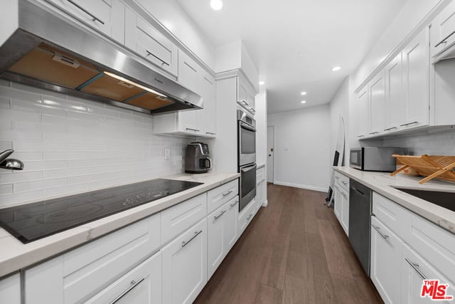 11970 Montana Avenue 207, Los Angeles, CA 90049 — photo 13 of 23