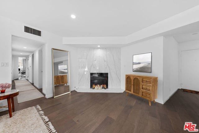 11970 Montana Avenue 207, Los Angeles, CA 90049 — photo 5 of 23