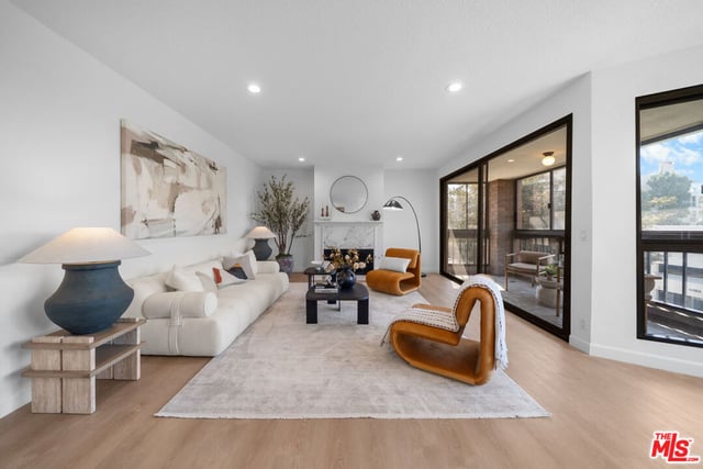 4477 Wilshire Boulevard 308, Los Angeles, CA 90010 — photo 3 of 37
