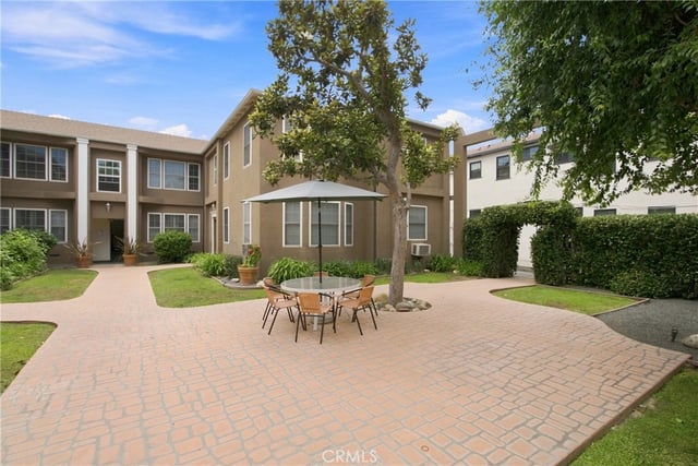 15034 Dickens Street 4, Sherman Oaks, CA 91403 — photo 2 of 35