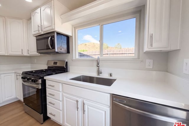 14602 Rosecourt Drive, Santa Clarita, CA 91387 — photo 12 of 24