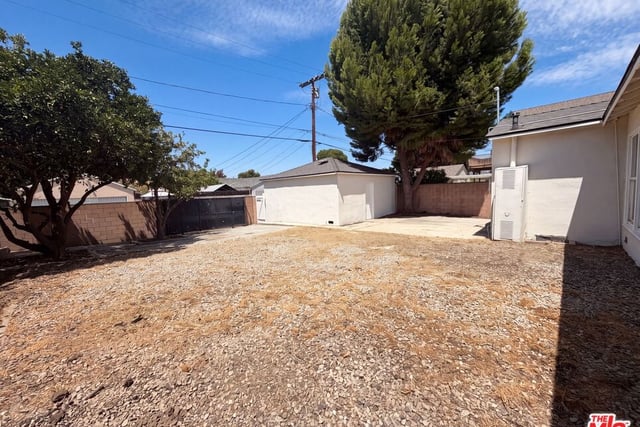 8015 Aldea Avenue, Los Angeles, CA 91406 — photo 25 of 28
