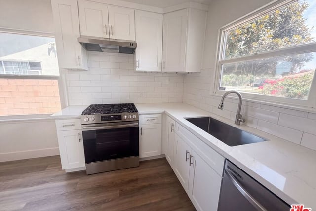 8015 Aldea Avenue, Los Angeles, CA 91406 — photo 8 of 28