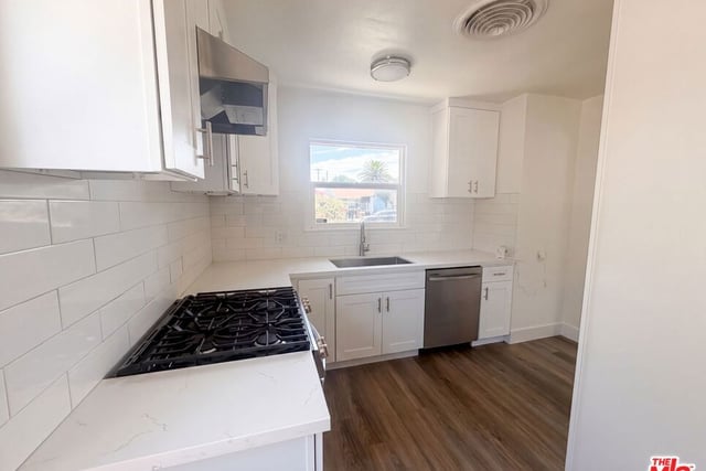 8015 Aldea Avenue, Los Angeles, CA 91406 — photo 9 of 28