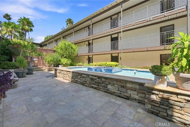 525 S Ardmore Avenue 320, Los Angeles, CA 90020 — photo 19 of 29