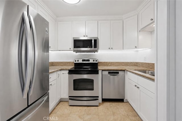 525 S Ardmore Avenue 320, Los Angeles, CA 90020 — photo 3 of 29