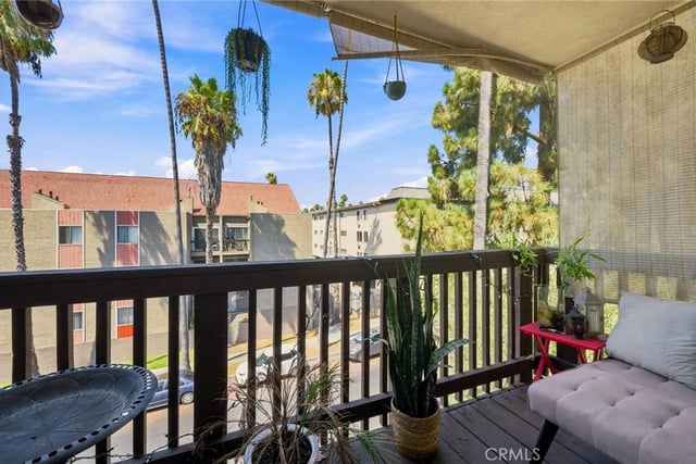 525 S Ardmore Avenue 320, Los Angeles, CA 90020 — photo 6 of 29