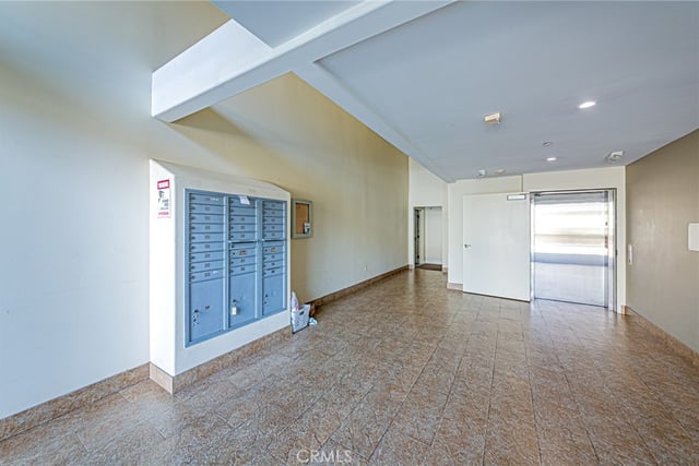 970 S St. Andrews Place 103, Los Angeles, CA 90019 — photo 6 of 37