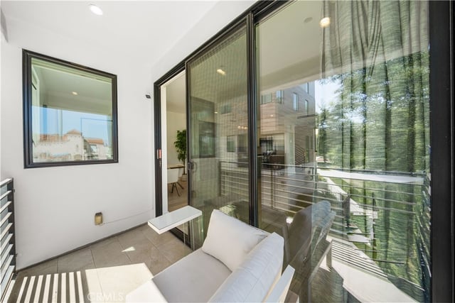 5151 W Redondo Court, Los Angeles, CA 90019 — photo 12 of 40