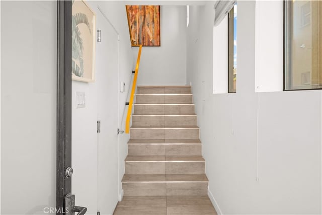 5151 W Redondo Court, Los Angeles, CA 90019 — photo 3 of 40