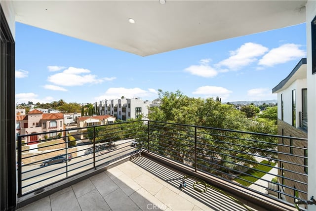 5151 W Redondo Court, Los Angeles, CA 90019 — photo 32 of 40