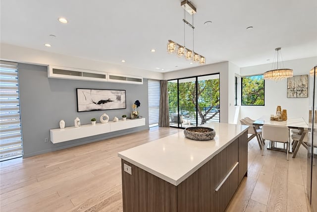 5151 W Redondo Court, Los Angeles, CA 90019 — photo 4 of 40