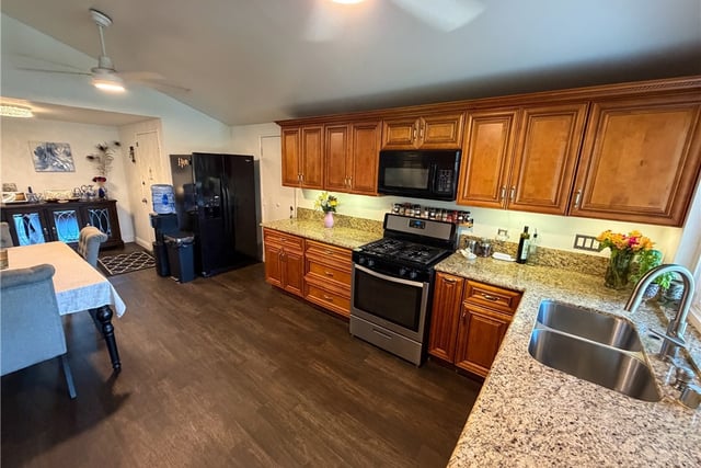 44148 Gingham Avenue, Lancaster, CA 93535 — photo 12 of 27