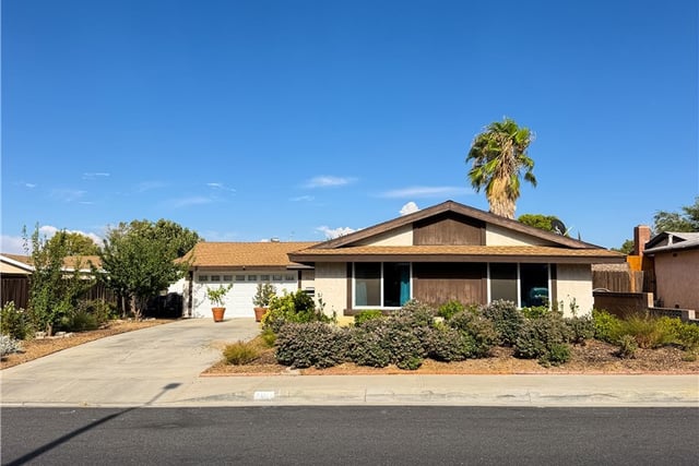 44148 Gingham Avenue, Lancaster, CA 93535 — photo 2 of 27