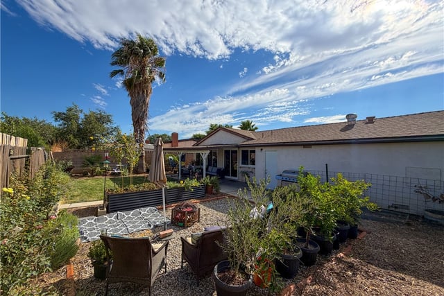 44148 Gingham Avenue, Lancaster, CA 93535 — photo 4 of 27