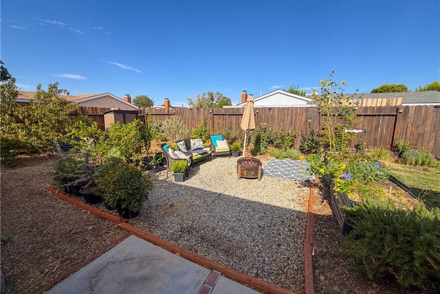 44148 Gingham Avenue, Lancaster, CA 93535 — photo 5 of 27