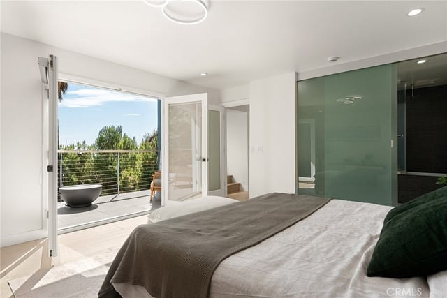 5675 Spreading Oak Dr, Los Angeles, CA 90068 — photo 14 of 36