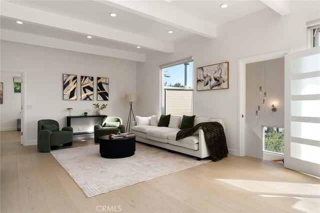 5675 Spreading Oak Dr, Los Angeles, CA 90068 — photo 7 of 36