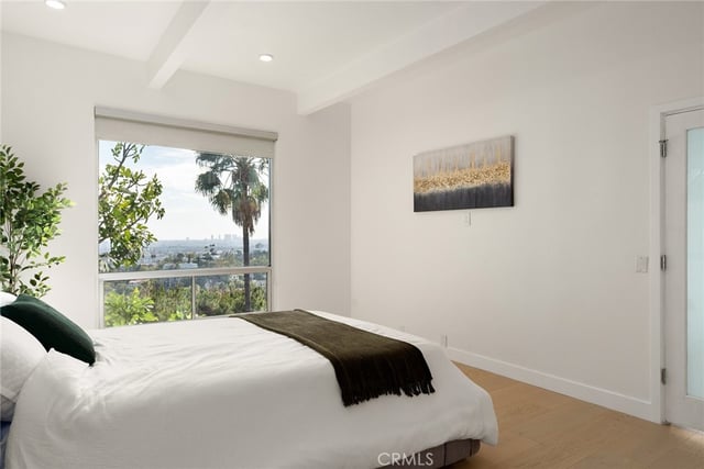 5675 Spreading Oak Dr, Los Angeles, CA 90068 — photo 9 of 36