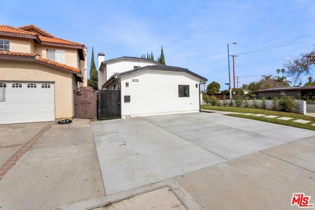 19701 Blythe Street, Los Angeles, CA 91306 — photo 36 of 53
