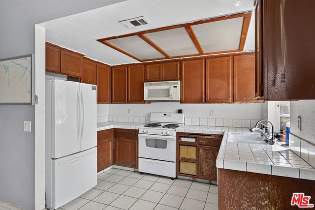 1718 Polo Court, Lancaster, CA 93535 — photo 21 of 31