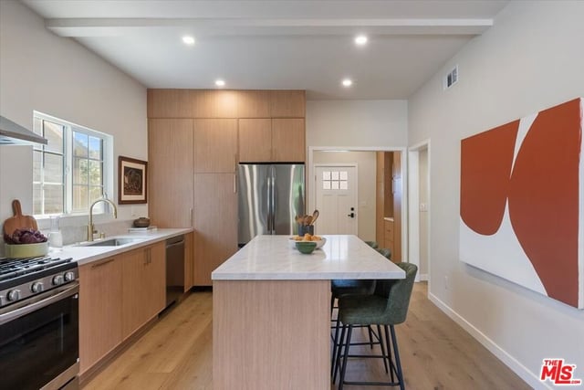 1651 S Wilton Place, Los Angeles, CA 90019 — photo 10 of 42