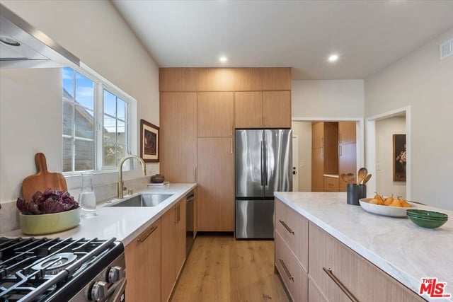 1651 S Wilton Place, Los Angeles, CA 90019 — photo 11 of 42