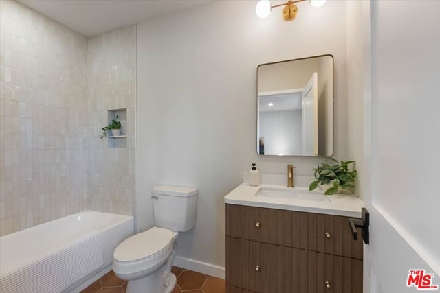 1651 S Wilton Place, Los Angeles, CA 90019 — photo 29 of 42