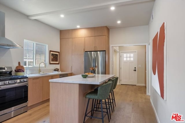 1651 S Wilton Place, Los Angeles, CA 90019 — photo 9 of 42