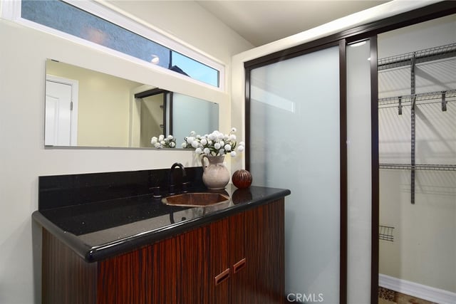 5348 Calatrana Drive, Woodland Hills, CA 91364 — photo 15 of 44